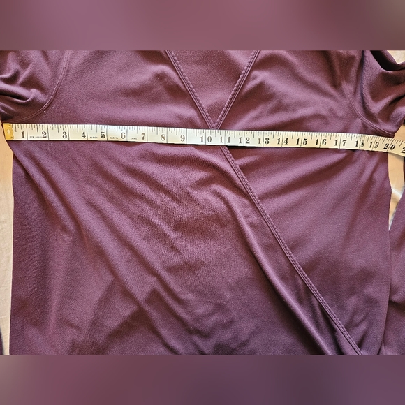 Lululemon Full Freedom long sleeve sz 10 - Picture 7 of 8